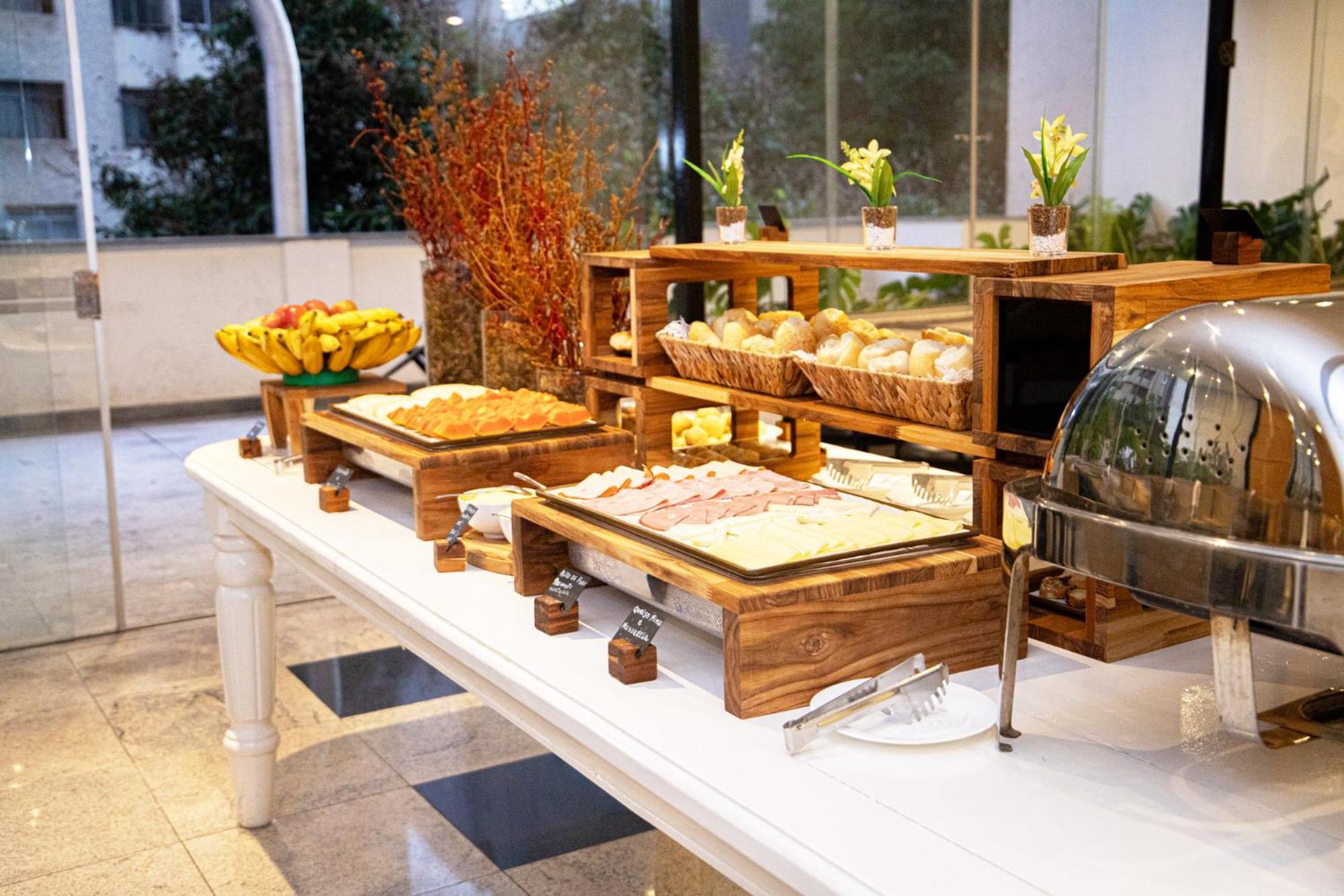 Hotel Bh Palace เบโลโอรีซอนชี ภายนอก รูปภาพ